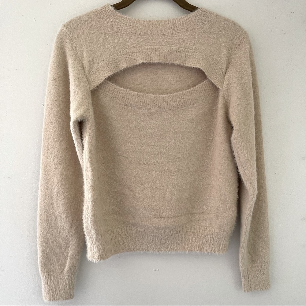 NWOT Pink Lily Cut Out Soft Sweater Size Small